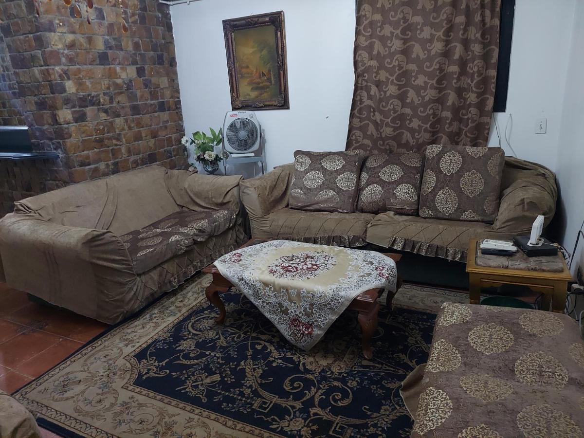 Al Moayad Near To Genina Mall, Abbas Al Akkad * Le Caire